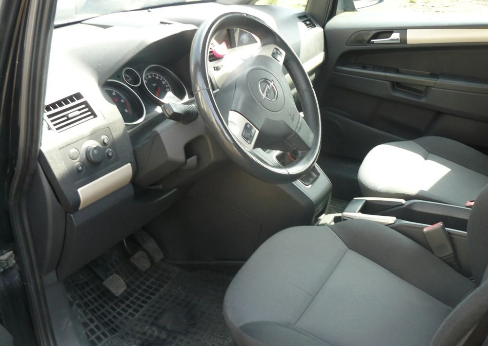 Opel Zafira 1.9 CDTI Cosmo - SUV: obrázek 5 Opel Zafira 1.9 CDTI Cosmo - SUV: obrázek 5