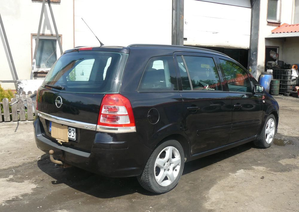 Opel Zafira 1.9 CDTI Cosmo - SUV: obrázek 4 Opel Zafira 1.9 CDTI Cosmo - SUV: obrázek 4
