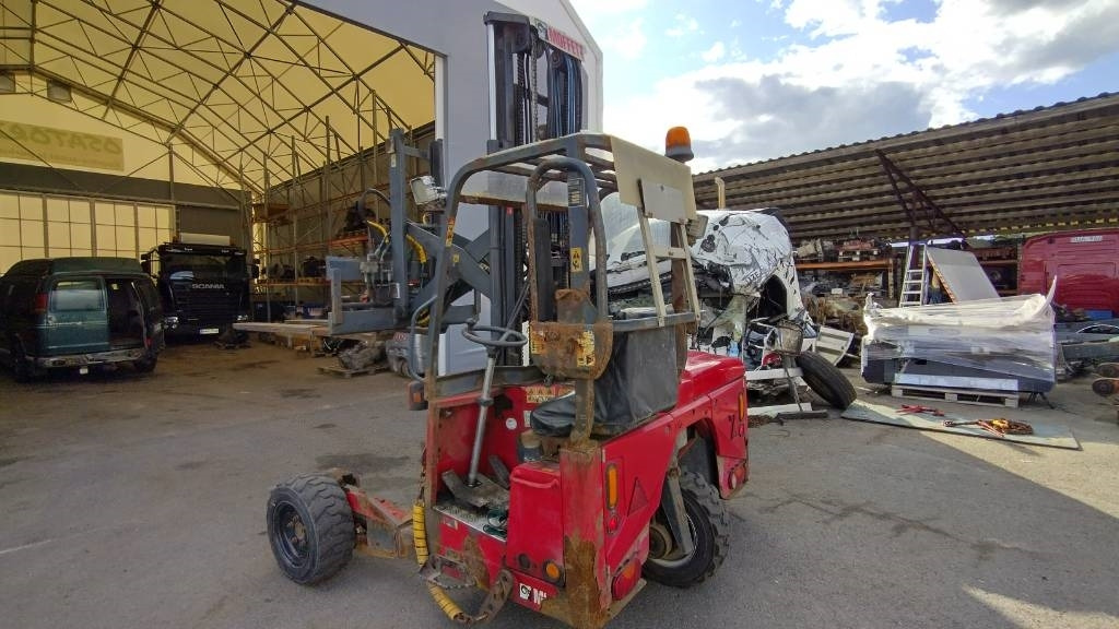 Moffett M4 25.4 ajoneuvotrukki - Závěsný vysokozdvižný vozík: obrázek 2 Moffett M4 25.4 ajoneuvotrukki - Závěsný vysokozdvižný vozík: obrázek 2