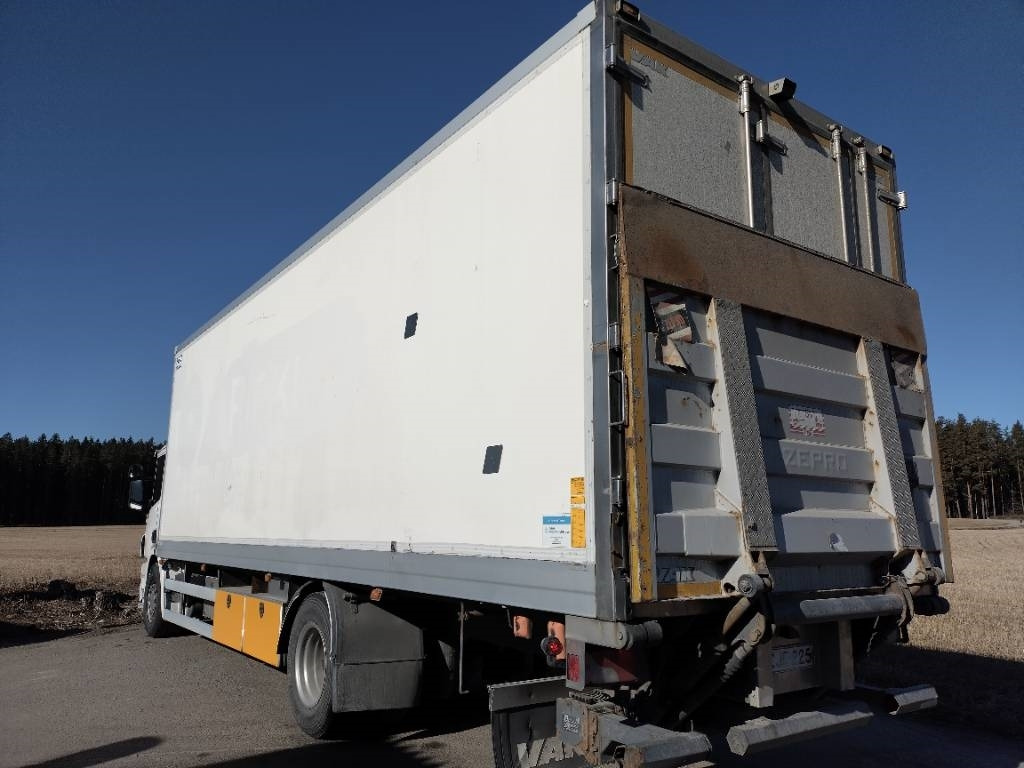 Scania P360 4x2 Vak kylmäkori,lumikko+pl - Chladírenský nákladní automobil: obrázek 4 Scania P360 4x2 Vak kylmäkori,lumikko+pl - Chladírenský nákladní automobil: obrázek 4