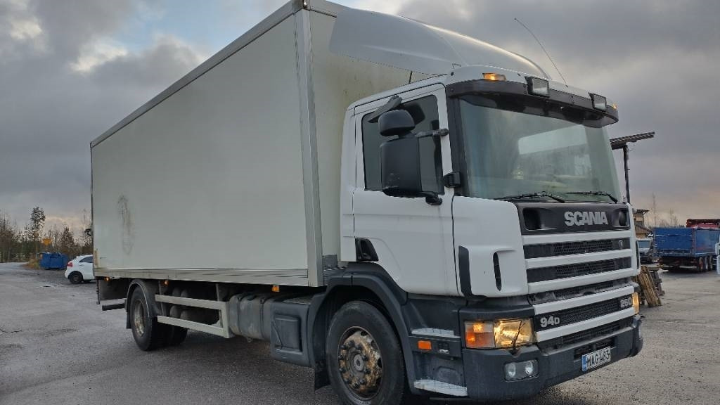 Scania P94 kokosivuaukeva kori+pl-nostin - Skříňový nákladní auto: obrázek 2 Scania P94 kokosivuaukeva kori+pl-nostin - Skříňový nákladní auto: obrázek 2