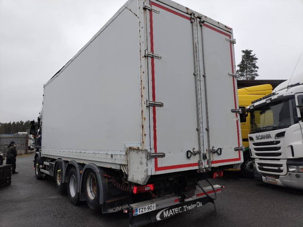 Scania R 580 8x2 ketjupurku kori 50mottia - Skříňový nákladní auto: obrázek 4 Scania R 580 8x2 ketjupurku kori 50mottia - Skříňový nákladní auto: obrázek 4