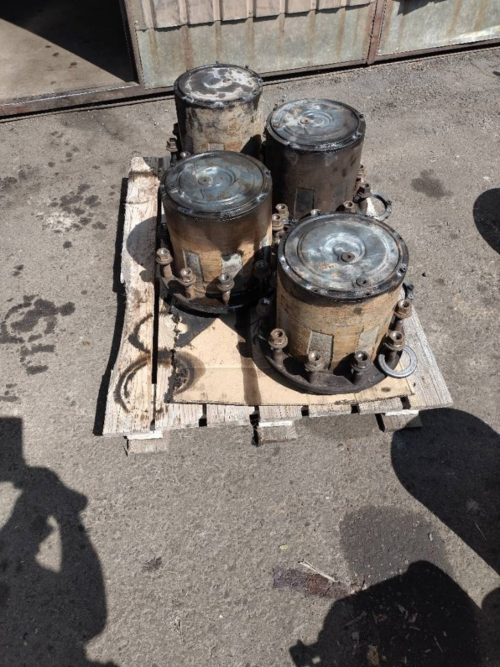 Sisu E,R ja Polar napoja - Náprava a díly pro Nákladní auto: obrázek 1 Sisu E,R ja Polar napoja - Náprava a díly pro Nákladní auto: obrázek 1