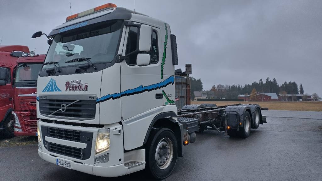 Volvo FH13 6x2 alusta, manuaalivaihteisto - Podvozek s kabinou: obrázek 1 Volvo FH13 6x2 alusta, manuaalivaihteisto - Podvozek s kabinou: obrázek 1
