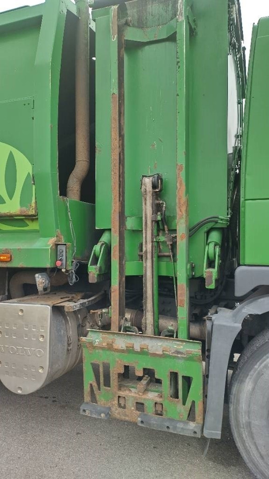 Volvo FM9 6x2 pakkaaja +nostin +etukippo - Vůz na odvoz odpadků: obrázek 3 Volvo FM9 6x2 pakkaaja +nostin +etukippo - Vůz na odvoz odpadků: obrázek 3