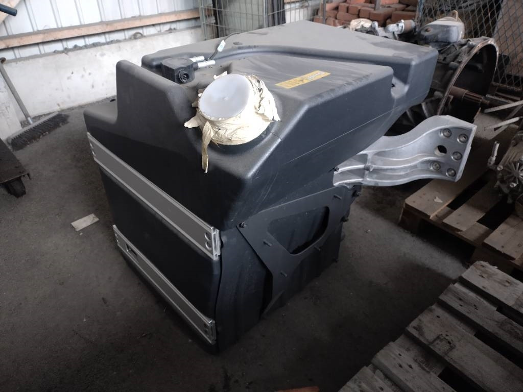 Volvo Polttoaine tankki 2+2 - Rám/ Šasi pro Nákladní auto: obrázek 2 Volvo Polttoaine tankki 2+2 - Rám/ Šasi pro Nákladní auto: obrázek 2