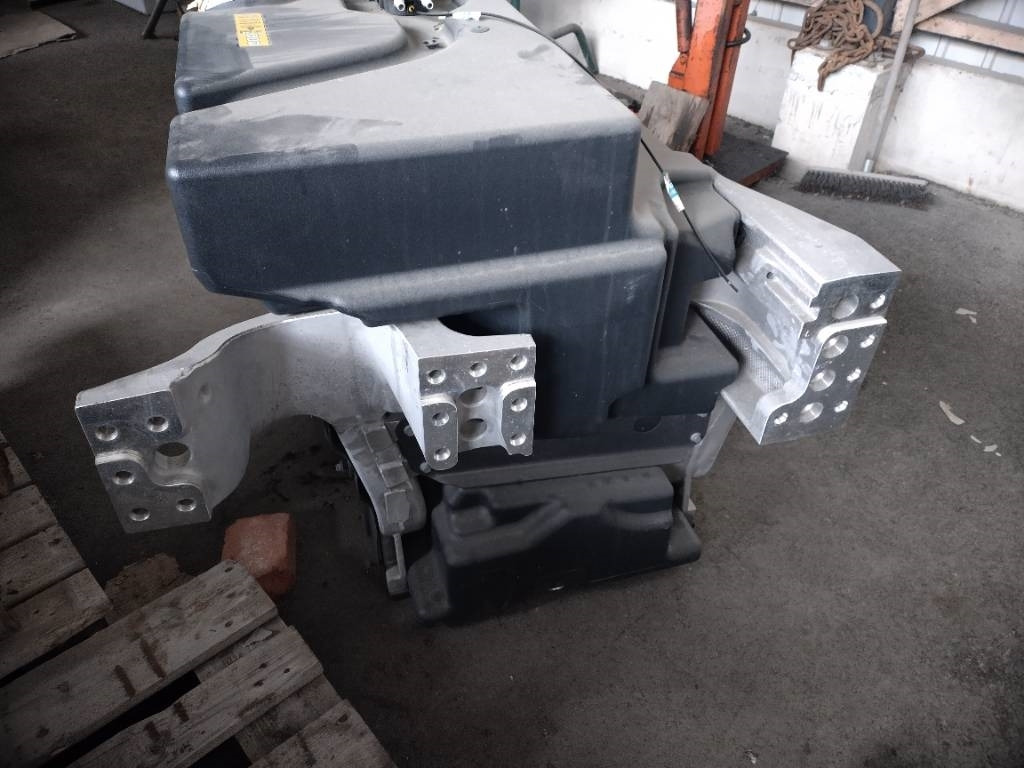 Volvo Polttoaine tankki 2+2 - Rám/ Šasi pro Nákladní auto: obrázek 4 Volvo Polttoaine tankki 2+2 - Rám/ Šasi pro Nákladní auto: obrázek 4