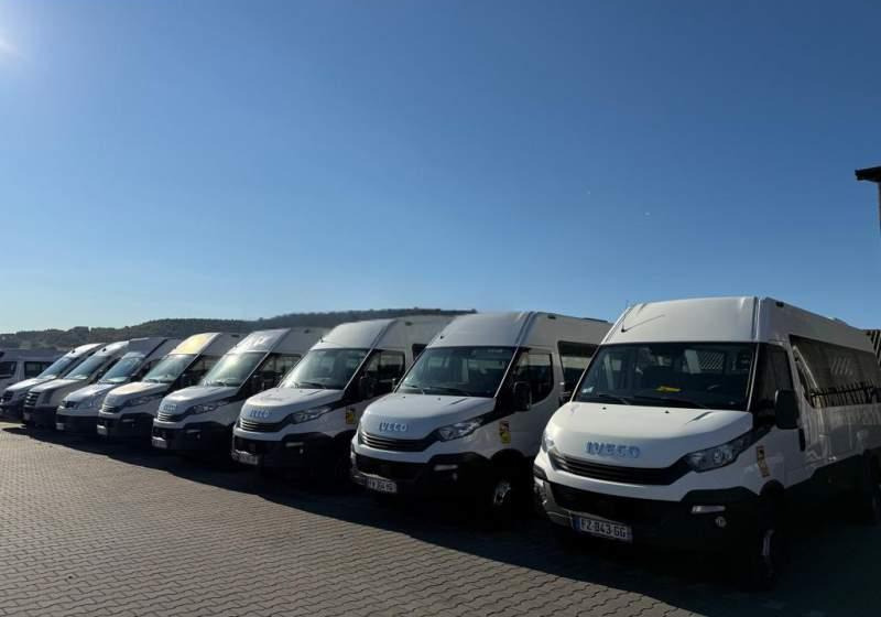 Iveco DAILY / CRAFTER / SPRINTER / WING / 23 MIEJSCA - Minibus, Mikrobus: obrázek 1 Iveco DAILY / CRAFTER / SPRINTER / WING / 23 MIEJSCA - Minibus, Mikrobus: obrázek 1