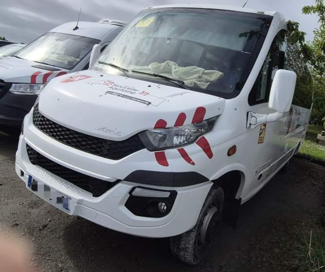 Iveco FERQUI SUNRISE / 35 MIEJSC/ EURO 6 SPROWADZONE - Minibus, Mikrobus: obrázek 1 Iveco FERQUI SUNRISE / 35 MIEJSC/ EURO 6 SPROWADZONE - Minibus, Mikrobus: obrázek 1