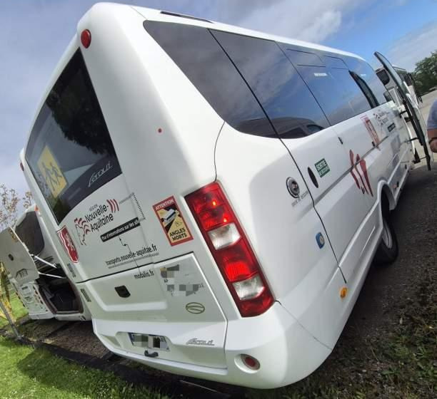 Iveco FERQUI SUNRISE / 35 MIEJSC/ EURO 6 SPROWADZONE - Minibus, Mikrobus: obrázek 3 Iveco FERQUI SUNRISE / 35 MIEJSC/ EURO 6 SPROWADZONE - Minibus, Mikrobus: obrázek 3