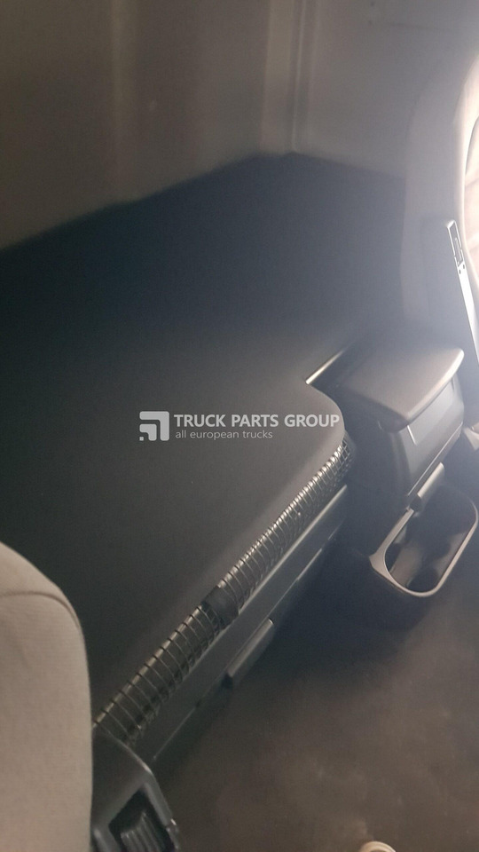 IVECO IVECO SRALIS EURO6 emission HY-WAY cab bunks, sleeping place, bed, upper + lower, 5041149389, 504094421 - Sedaček pro Nákladní auto: obrázek 1 IVECO IVECO SRALIS EURO6 emission HY-WAY cab bunks, sleeping place, bed, upper + lower, 5041149389, 504094421 - Sedaček pro Nákladní auto: obrázek 1