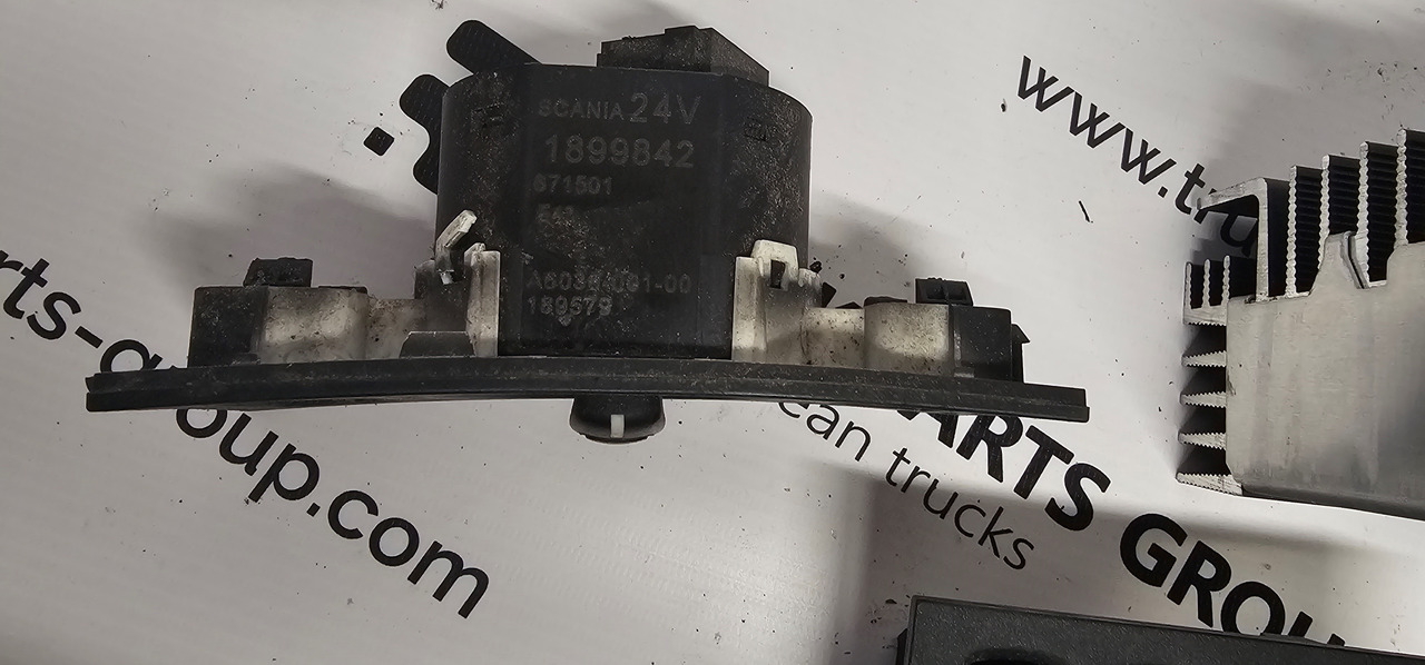 Scania SCANIA T, P, G, R, L, S series, EURO6 emission CAB inside small electronic, switches, control units, wiper arm, steering wheel control, light control unit, voltage converter 1729858, 0458341, AC931199 - Řídicí blok: obrázek 3 Scania SCANIA T, P, G, R, L, S series, EURO6 emission CAB inside small electronic, switches, control units, wiper arm, steering wheel control, light control unit, voltage converter 1729858, 0458341, AC931199 - Řídicí blok: obrázek 3