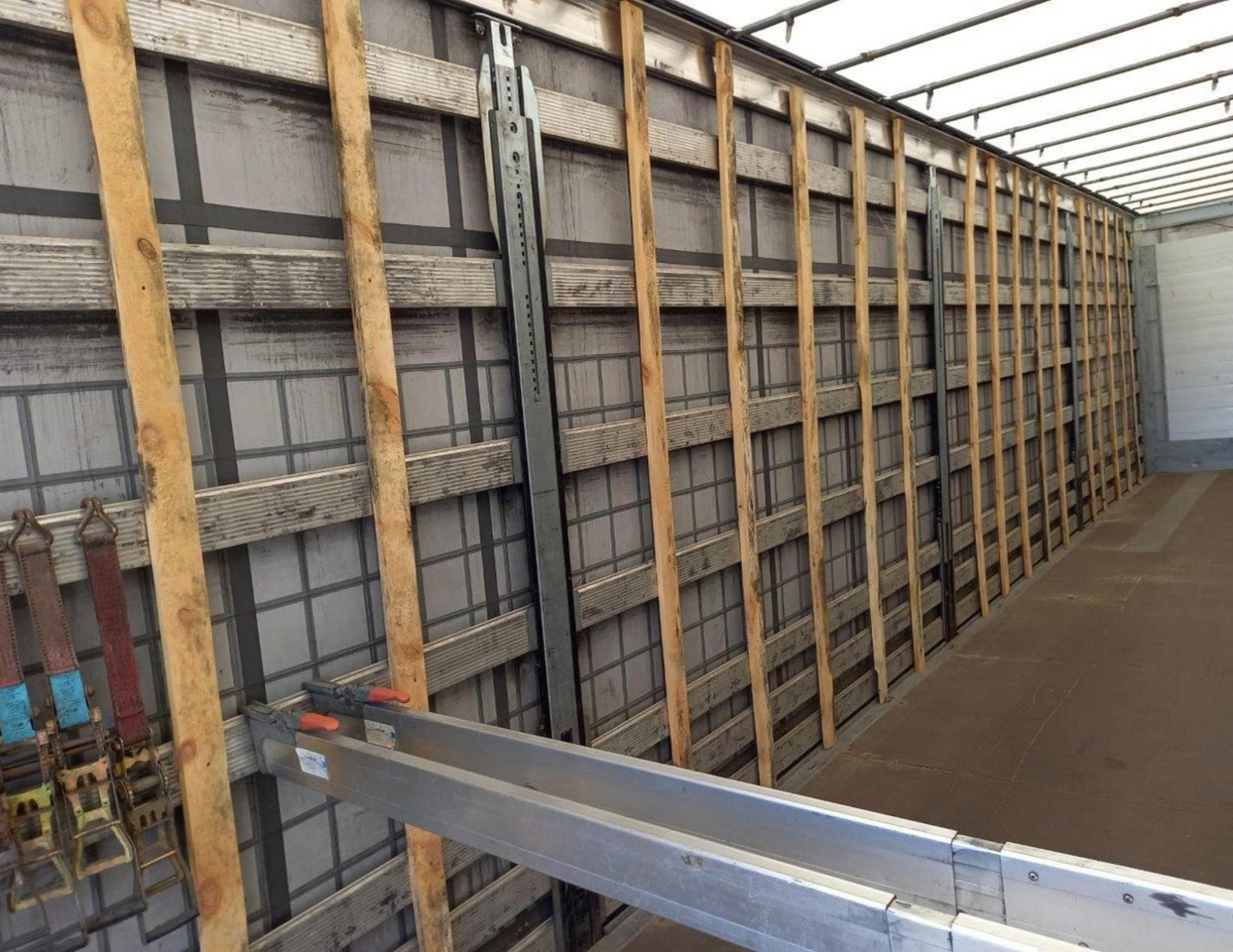 2021 Schmitz Cargobull SCS24/L Varios - Plachtový návěs: obrázek 2 2021 Schmitz Cargobull SCS24/L Varios - Plachtový návěs: obrázek 2