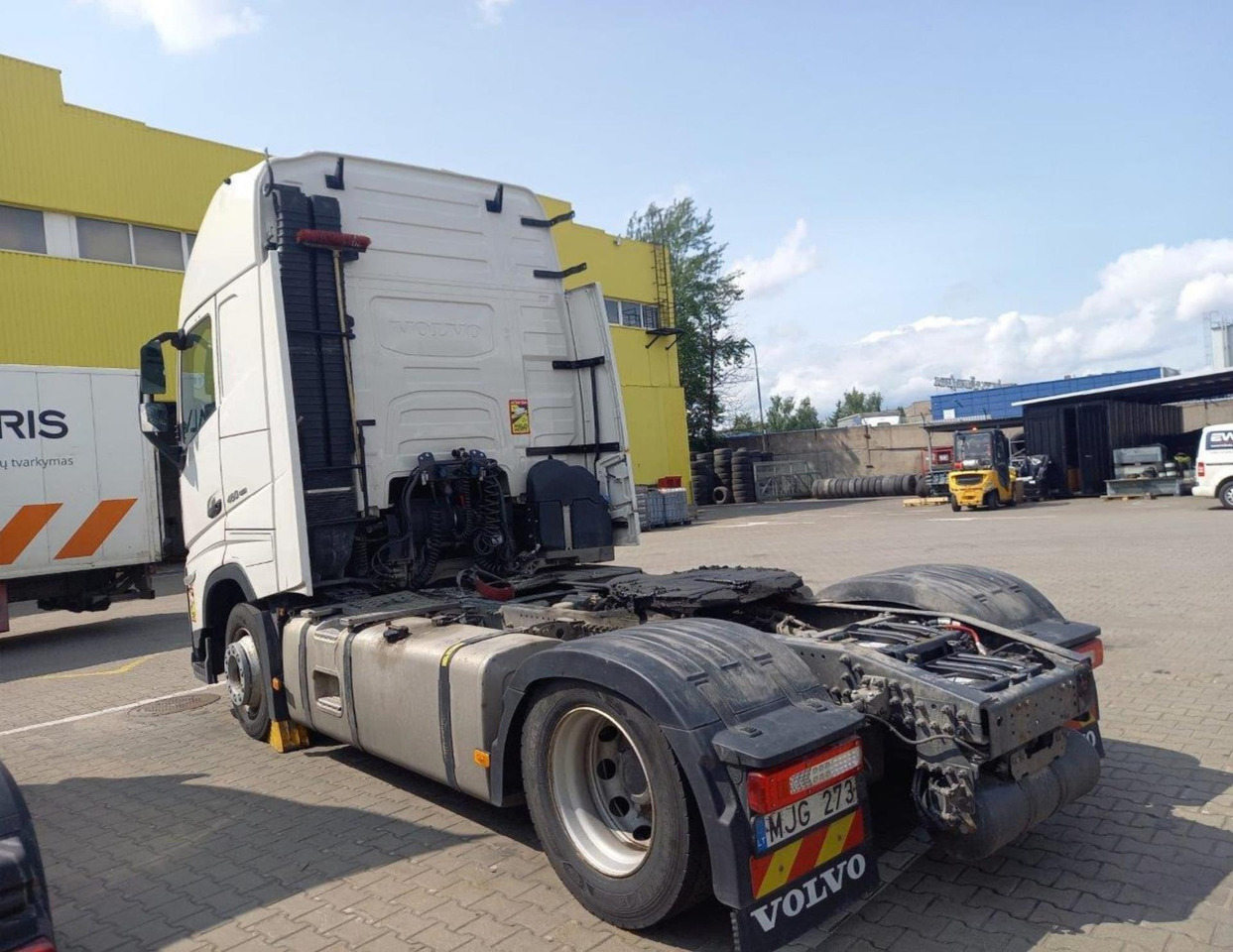 2022 Volvo FH 460 Globetrotter XL Varios i-Save I-ParkCool - Tahač: obrázek 3 2022 Volvo FH 460 Globetrotter XL Varios i-Save I-ParkCool - Tahač: obrázek 3