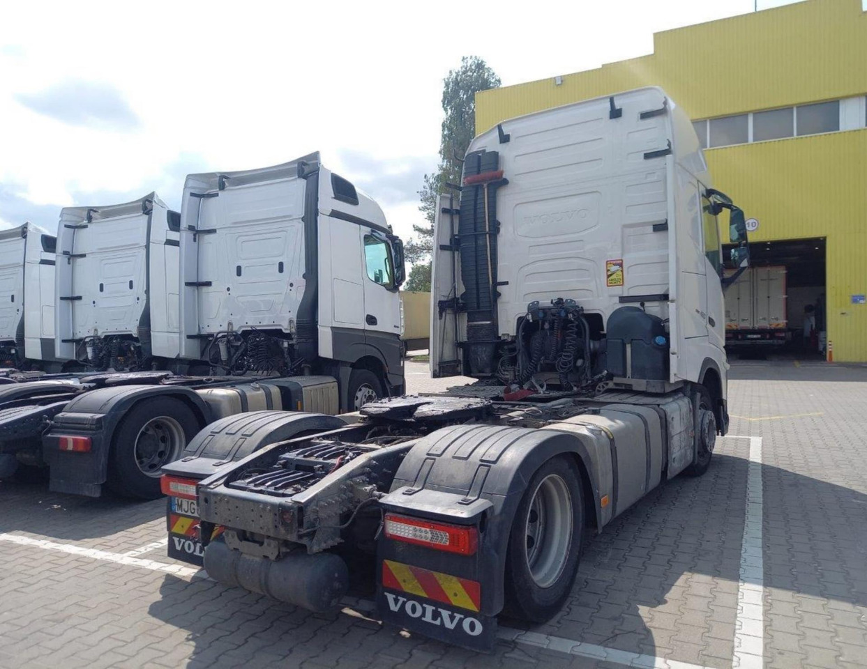 2022 Volvo FH 460 Globetrotter XL Varios i-Save I-ParkCool - Tahač: obrázek 2 2022 Volvo FH 460 Globetrotter XL Varios i-Save I-ParkCool - Tahač: obrázek 2