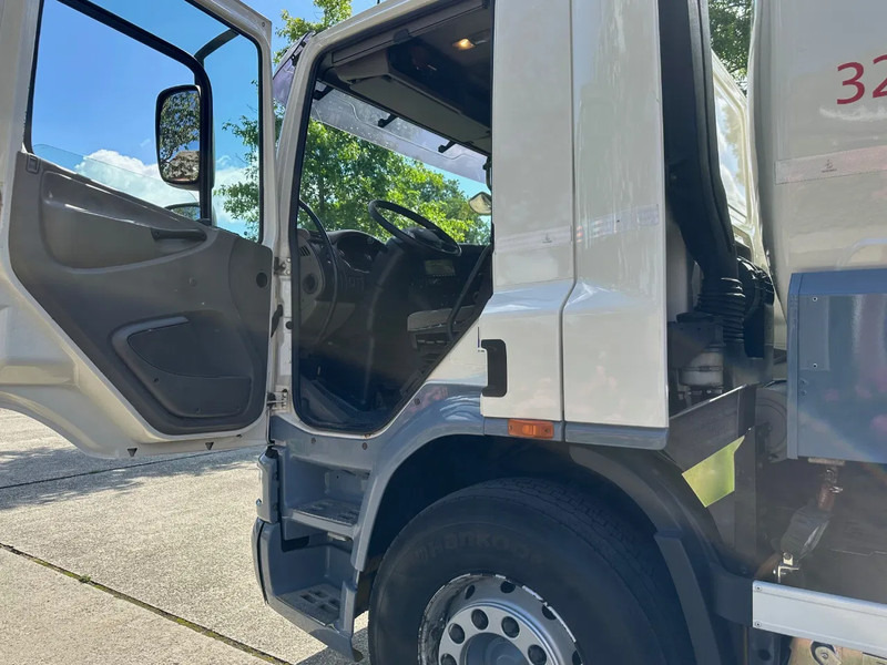 DAF CF 75.310 FAN / NL TRUCK / 6x2 / FUEL TANK 4 COMP. / 22 m3 / EURO5 / TOP CONDITION!! - Cisternové vozidlo: obrázek 5 DAF CF 75.310 FAN / NL TRUCK / 6x2 / FUEL TANK 4 COMP. / 22 m3 / EURO5 / TOP CONDITION!! - Cisternové vozidlo: obrázek 5