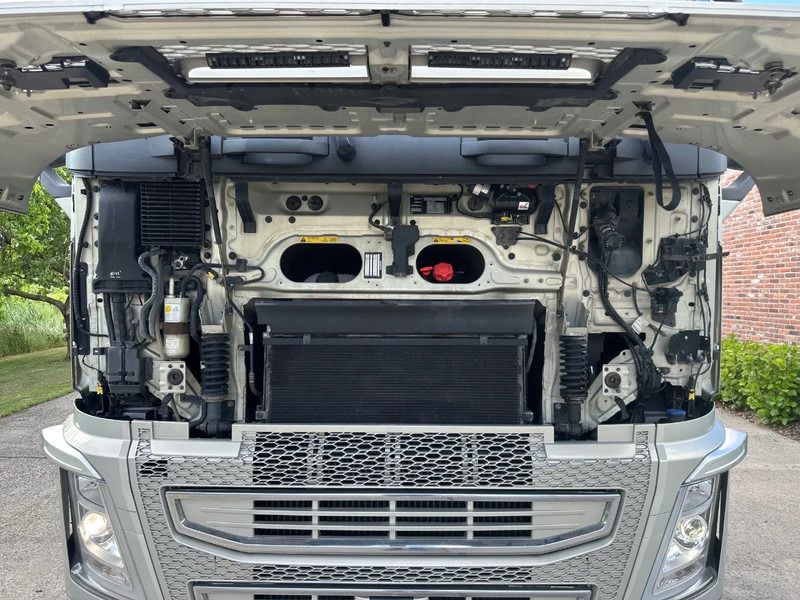 Volvo FH 460 / GLOBETROTTER / EURO 6 / I-Shift / HYDRAULIC / FULL AIR / NEW TACHO - Tahač: obrázek 3 Volvo FH 460 / GLOBETROTTER / EURO 6 / I-Shift / HYDRAULIC / FULL AIR / NEW TACHO - Tahač: obrázek 3