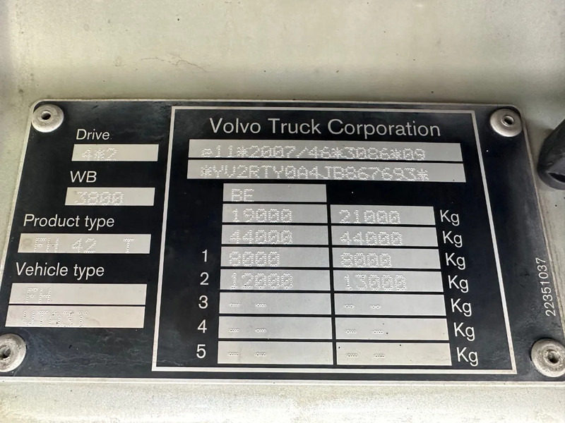 Volvo FH 460 / GLOBETROTTER / EURO 6 / I-Shift / HYDRAULIC / FULL AIR / NEW TACHO - Tahač: obrázek 4 Volvo FH 460 / GLOBETROTTER / EURO 6 / I-Shift / HYDRAULIC / FULL AIR / NEW TACHO - Tahač: obrázek 4