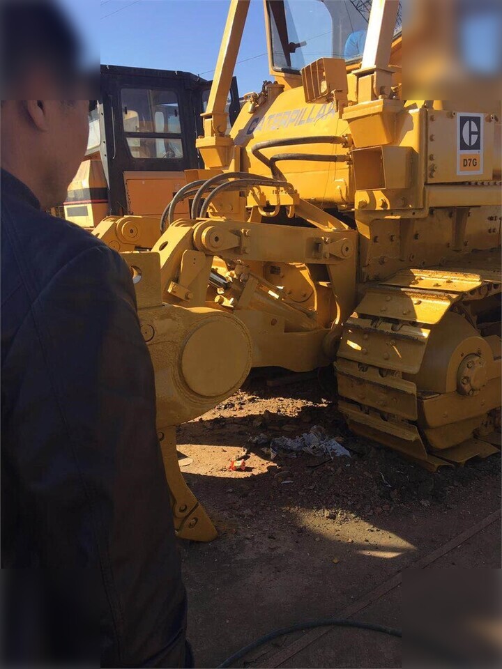 CATERPILLAR D7G - Buldozer: obrázek 2 CATERPILLAR D7G - Buldozer: obrázek 2