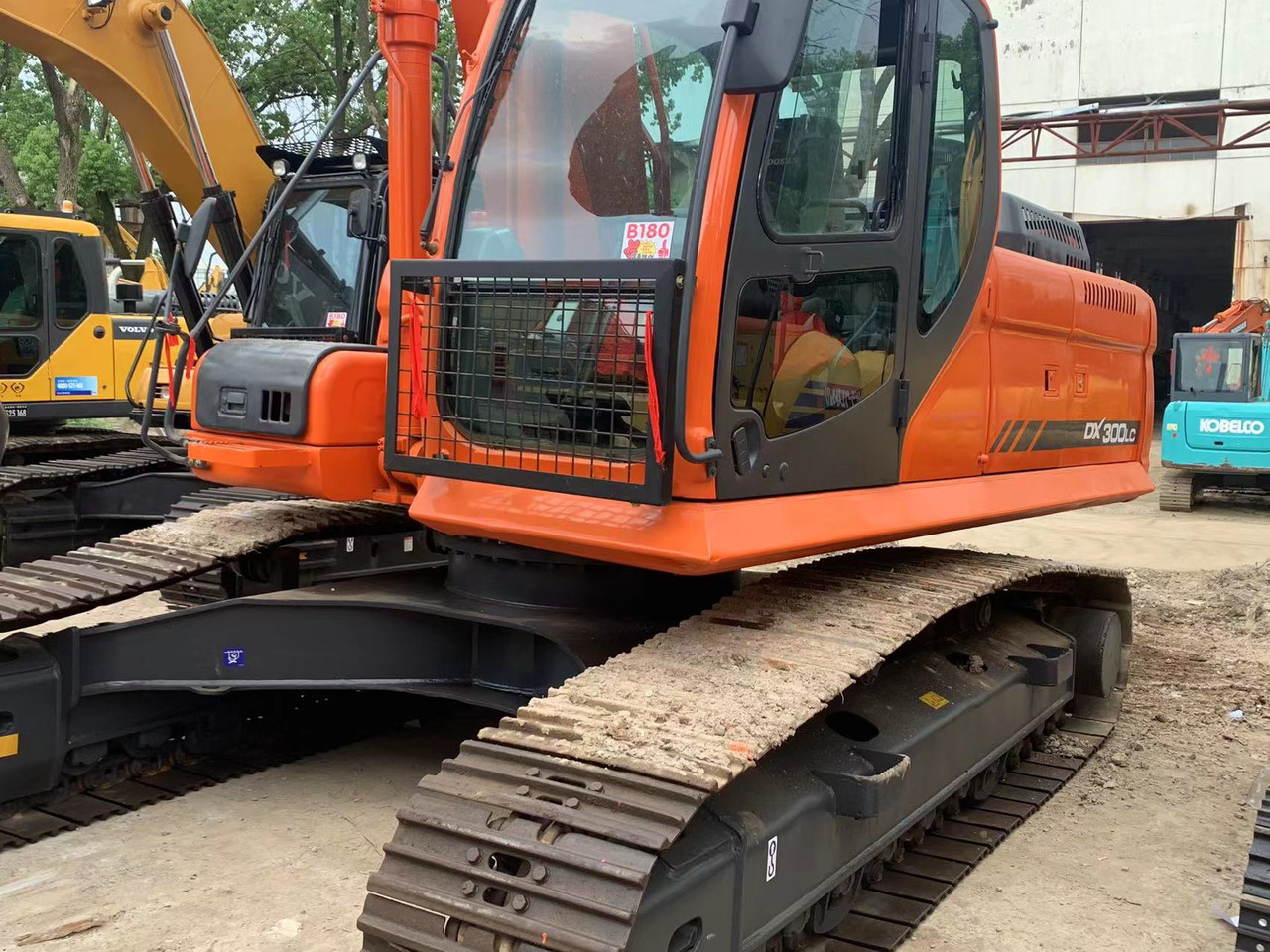 DOOSAN DX300LC - Pásové rýpadlo: obrázek 1 DOOSAN DX300LC - Pásové rýpadlo: obrázek 1