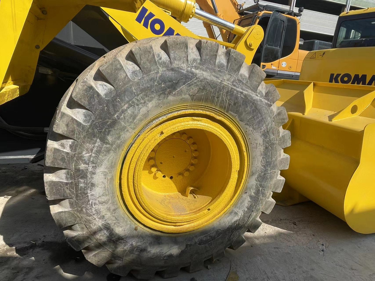 Kolový nakladač KOMATSU WA380-3: obrázek 8