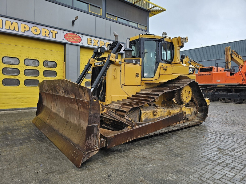Caterpillar D6T - Buldozer: obrázek 2 Caterpillar D6T - Buldozer: obrázek 2