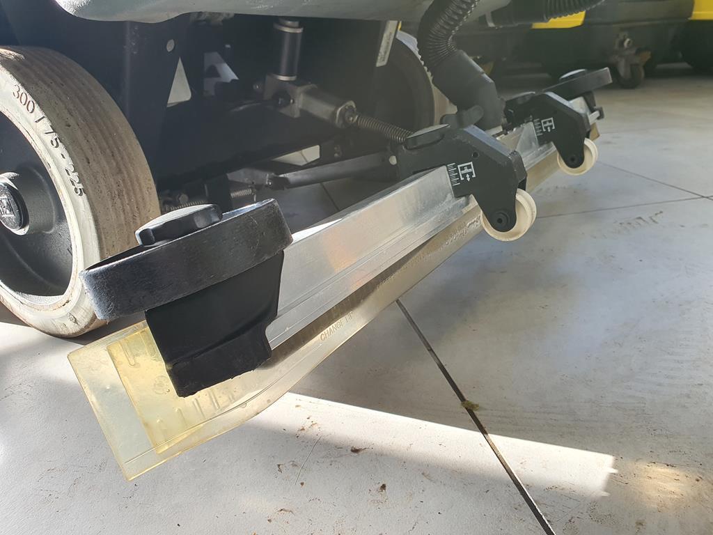 Podlahový mycí stroj KÄRCHER B 140 R Bp + R 90: obrázek 10 Podlahový mycí stroj KÄRCHER B 140 R Bp + R 90: obrázek 10