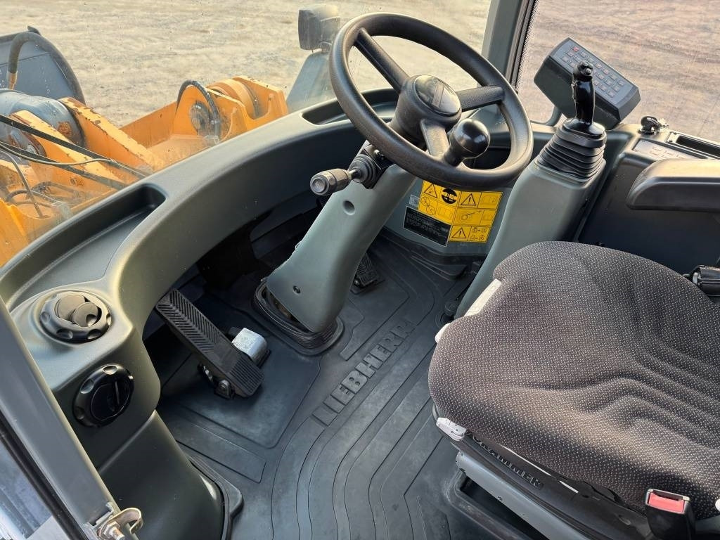 Kolový nakladač Liebherr L 550: obrázek 14