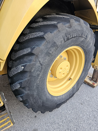 Rýpadlo-nakladač CAT 428F2: obrázek 24 Rýpadlo-nakladač CAT 428F2: obrázek 24