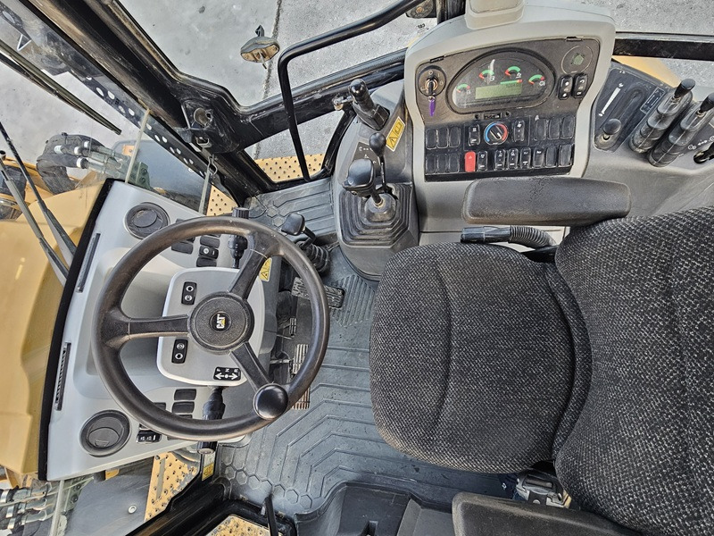 Rýpadlo-nakladač CAT 428F2: obrázek 8 Rýpadlo-nakladač CAT 428F2: obrázek 8