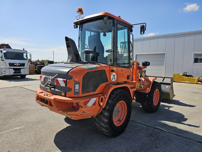 VOLVO L30G - Kolový nakladač: obrázek 4 VOLVO L30G - Kolový nakladač: obrázek 4