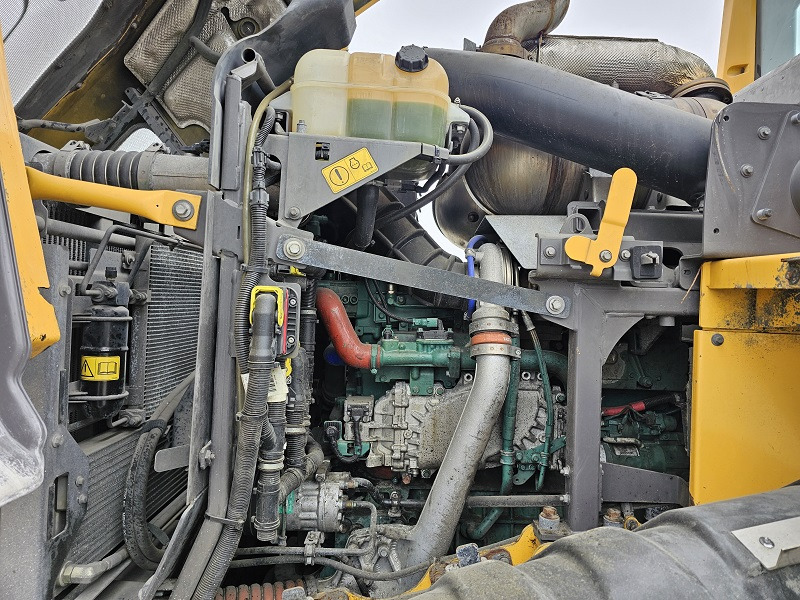 Kolový nakladač Volvo L120H: obrázek 16