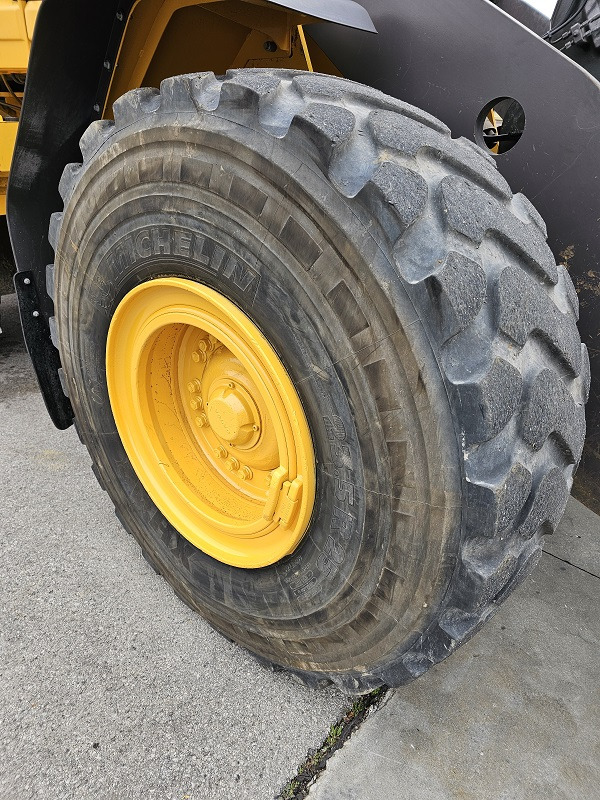 Kolový nakladač Volvo L120H: obrázek 17