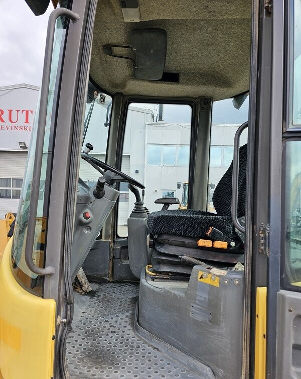 Nakladač Volvo L30B: obrázek 7