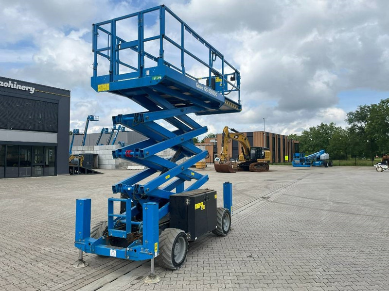 Genie GS 3369 DC - Nůžková plošina: obrázek 3 Genie GS 3369 DC - Nůžková plošina: obrázek 3