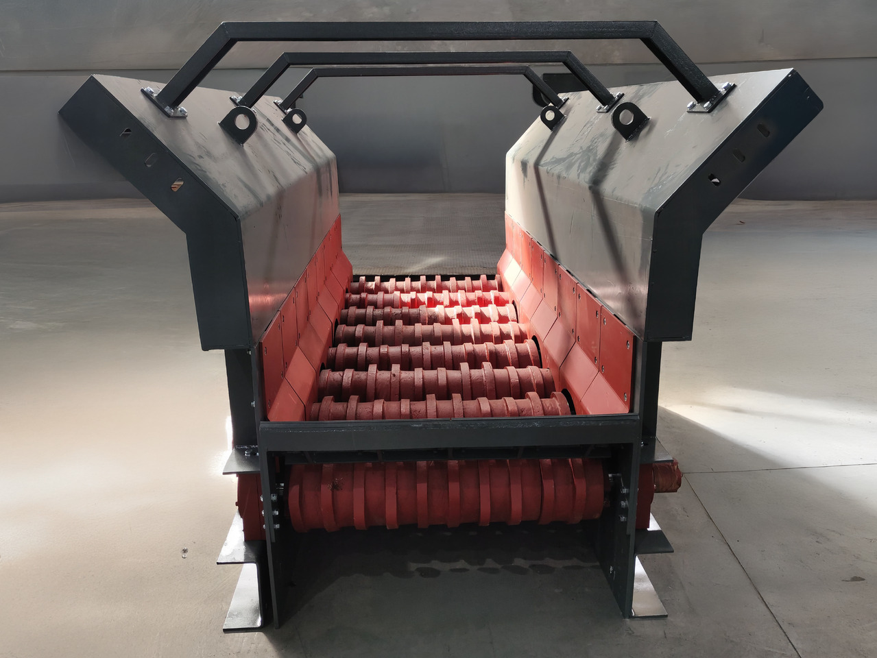 CONSTMACH Durable & Efficient Wobbler Feeder – Ideal for Primary Crushing Applications - Důlní stroj: obrázek 1 CONSTMACH Durable & Efficient Wobbler Feeder – Ideal for Primary Crushing Applications - Důlní stroj: obrázek 1
