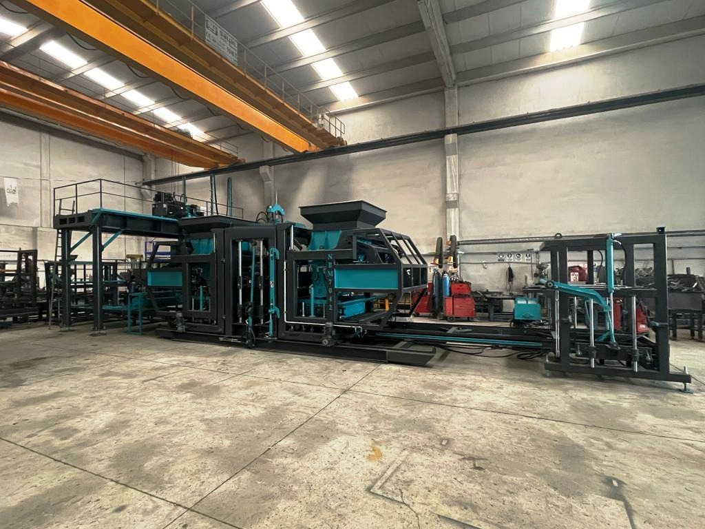 Constmach BS-20 Concrete Block Making Machine 2 Year Warranty - Vibrolis: obrázek 2 Constmach BS-20 Concrete Block Making Machine 2 Year Warranty - Vibrolis: obrázek 2
