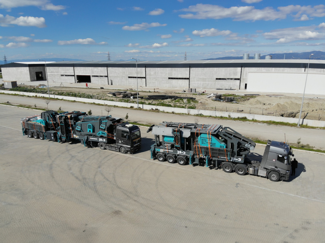 Constmach Installation Mobile De Concassage De Pierres D'une Capacité De 300 Tonnes - Mobilní drtič: obrázek 1 Constmach Installation Mobile De Concassage De Pierres D'une Capacité De 300 Tonnes - Mobilní drtič: obrázek 1