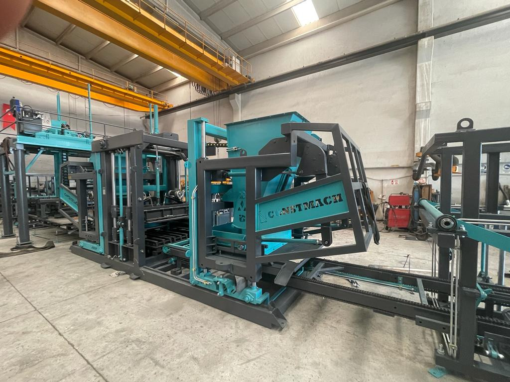 Constmach Machine à Fabriquer des Briquettes BS-42 (Machine à Fabriquer des Blocs de Béton) - Vibrolis: obrázek 1 Constmach Machine à Fabriquer des Briquettes BS-42 (Machine à Fabriquer des Blocs de Béton) - Vibrolis: obrázek 1