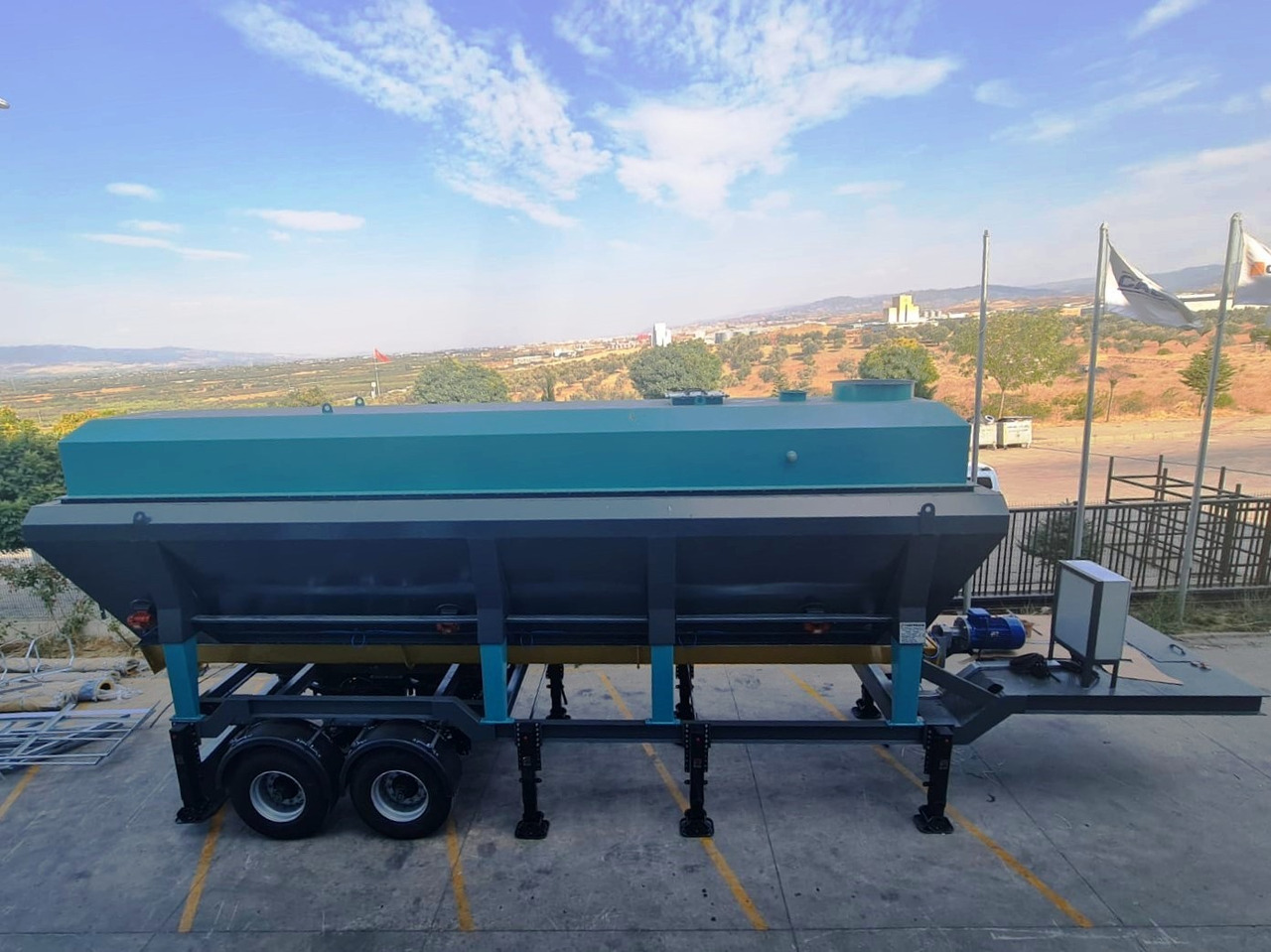 Constmach Mobile Cement Silo (Horizontal Cement Silo) - Silo na cement: obrázek 2 Constmach Mobile Cement Silo (Horizontal Cement Silo) - Silo na cement: obrázek 2