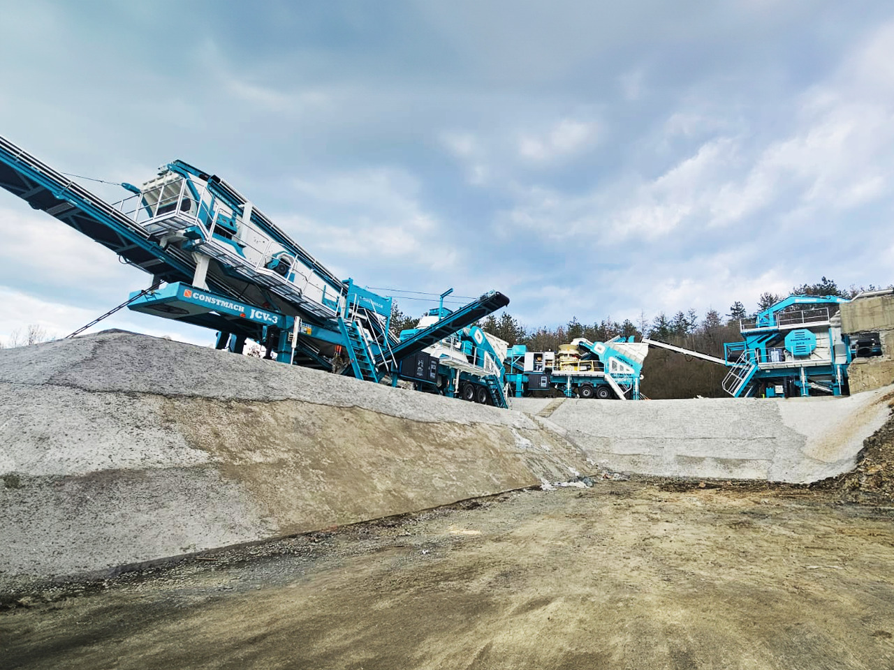 Constmach Mobile Impact Crushing Station With A Production Capacity Of 300 Tons - Mobilní drtič: obrázek 2 Constmach Mobile Impact Crushing Station With A Production Capacity Of 300 Tons - Mobilní drtič: obrázek 2