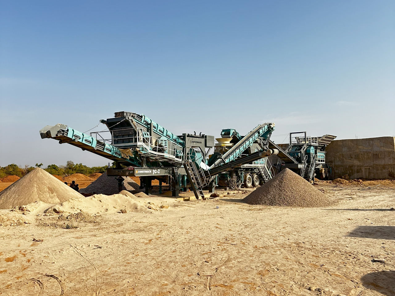 Constmach Mobile Jaw Crusher (Mobile Crusher) With Capacity Of 120-150 Tons - Mobilní drtič: obrázek 1 Constmach Mobile Jaw Crusher (Mobile Crusher) With Capacity Of 120-150 Tons - Mobilní drtič: obrázek 1