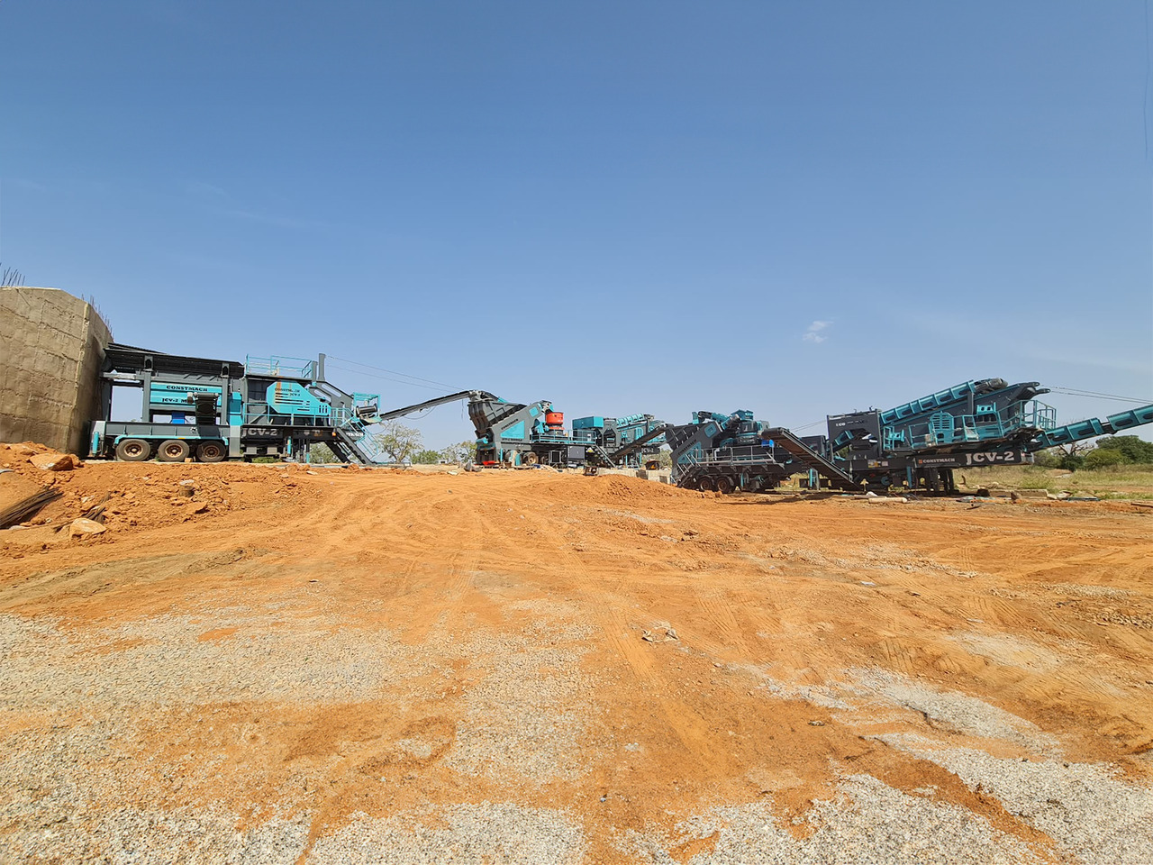 Constmach Mobile Stone Crushing Plant With A Capacity Of 150 T/h Delivered From Stock - Mobilní drtič: obrázek 1 Constmach Mobile Stone Crushing Plant With A Capacity Of 150 T/h Delivered From Stock - Mobilní drtič: obrázek 1