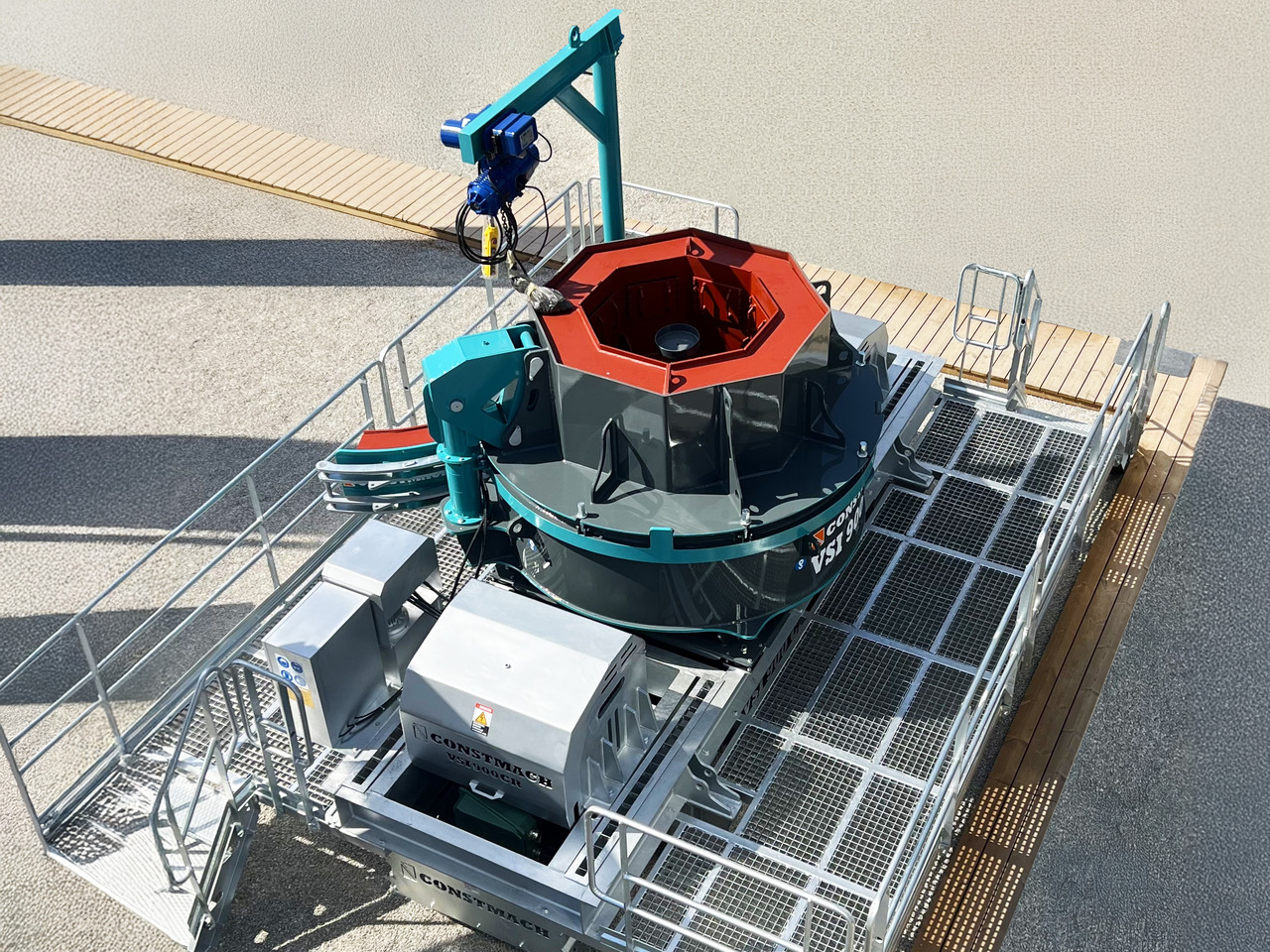 Constmach Vertical Shaft Impact Crusher with a Capacity of 65 to 400 T/H - Nárazový drtič: obrázek 1 Constmach Vertical Shaft Impact Crusher with a Capacity of 65 to 400 T/H - Nárazový drtič: obrázek 1