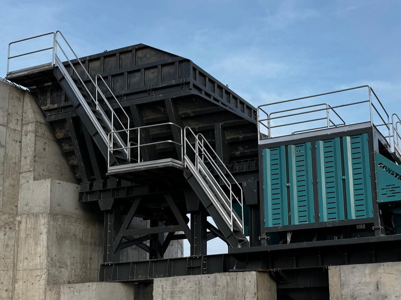 Constmach Vibrationsförderer mit Kapazitäten von 80 bis 500 Tonnen - Důlní stroj: obrázek 5 Constmach Vibrationsförderer mit Kapazitäten von 80 bis 500 Tonnen - Důlní stroj: obrázek 5