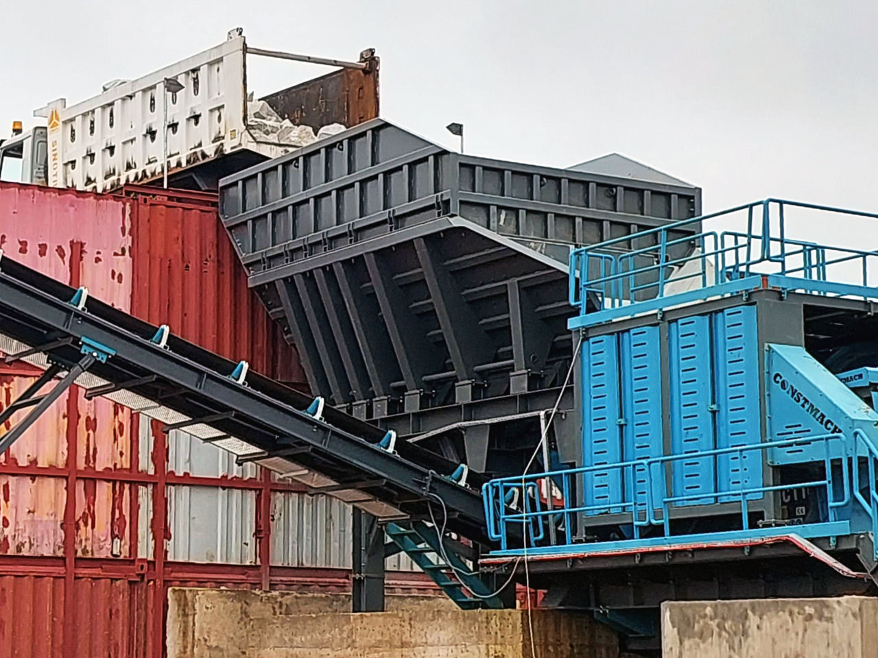 Constmach Vibrationsförderer mit Kapazitäten von 80 bis 500 Tonnen - Důlní stroj: obrázek 3 Constmach Vibrationsförderer mit Kapazitäten von 80 bis 500 Tonnen - Důlní stroj: obrázek 3