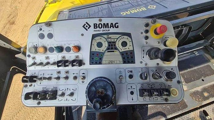 Finišér Bomag BF700C-2: obrázek 11