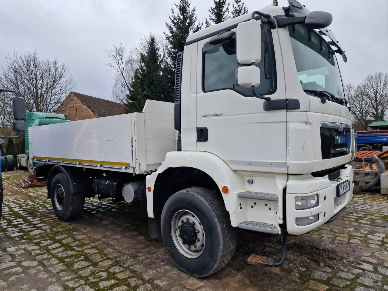 MAN 13.250 - Nákladní auto: obrázek 4 MAN 13.250 - Nákladní auto: obrázek 4