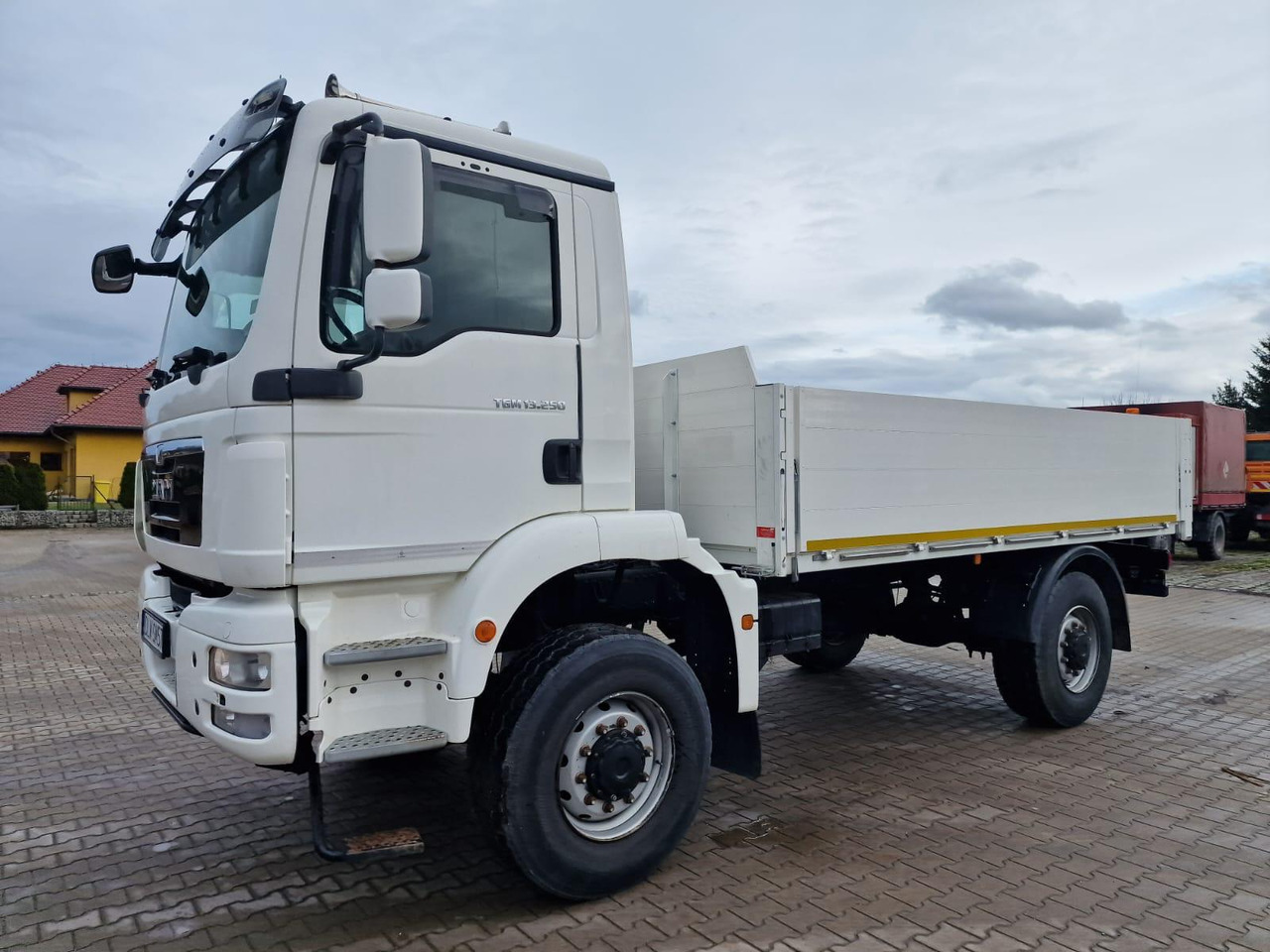 MAN 13.250 - Nákladní auto: obrázek 1 MAN 13.250 - Nákladní auto: obrázek 1