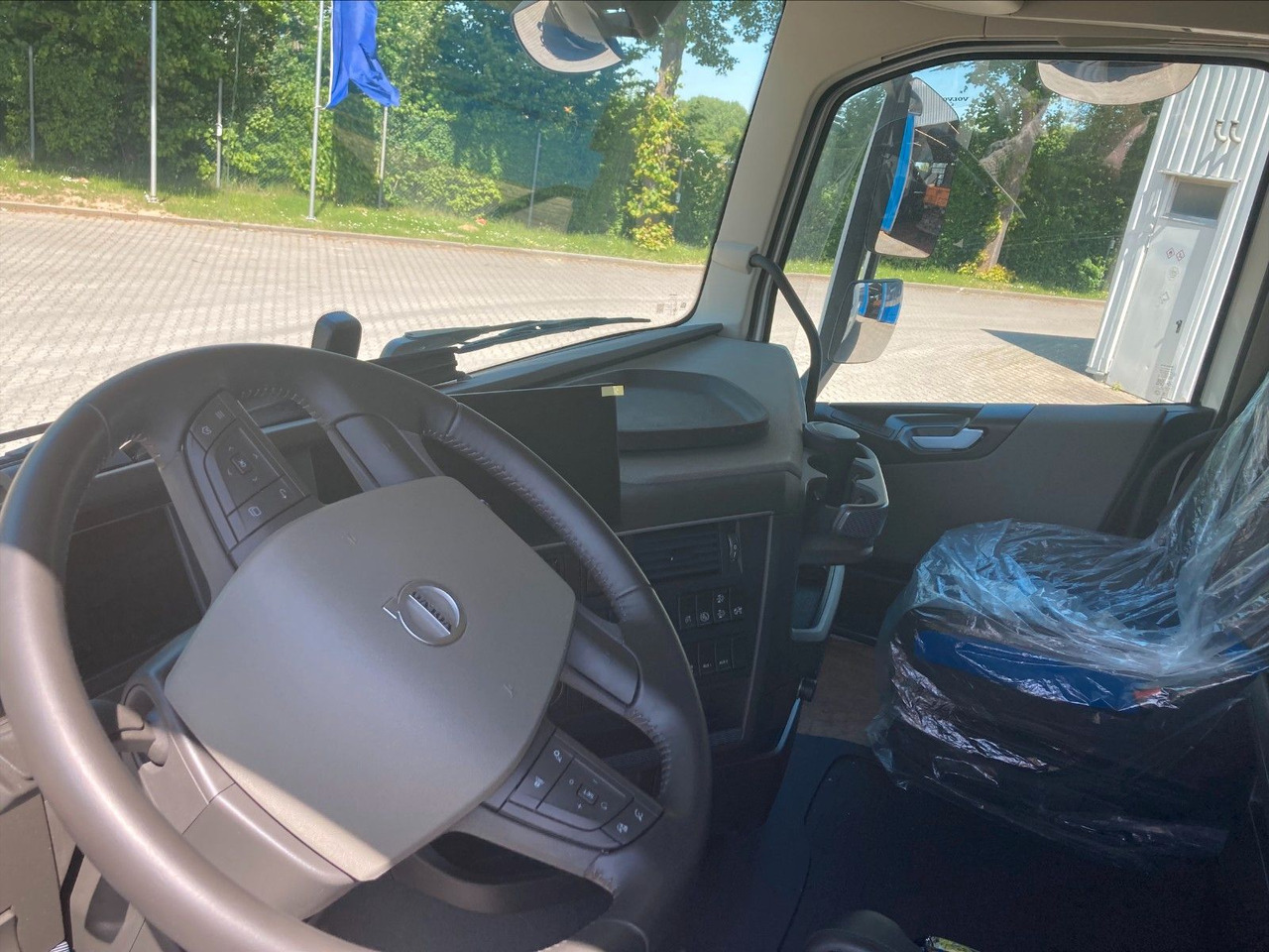 Volvo FH 6x2 R NLA Luftfederung - Nákladní automobil valníkový/ Plošinový, Auto s hydraulickou rukou: obrázek 3 Volvo FH 6x2 R NLA Luftfederung - Nákladní automobil valníkový/ Plošinový, Auto s hydraulickou rukou: obrázek 3